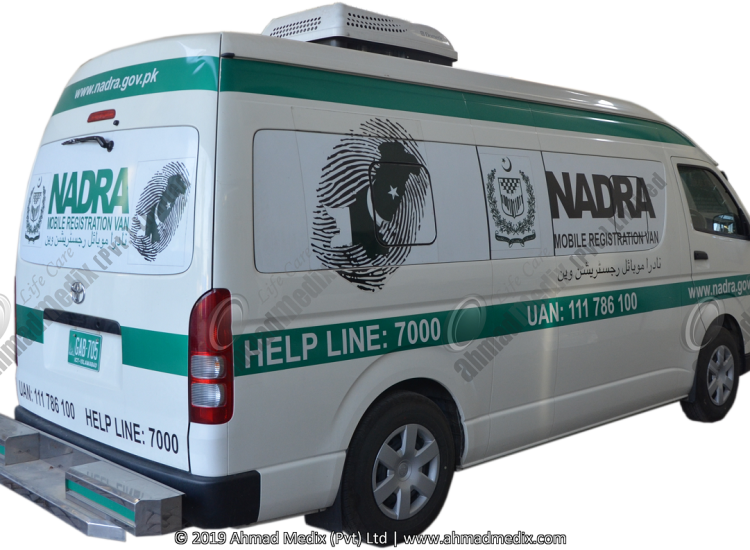 Toyota-Hiace-Luxury-Office-03